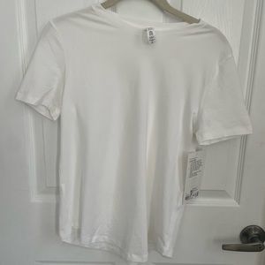 Lululemon NWT white T shirt size 4